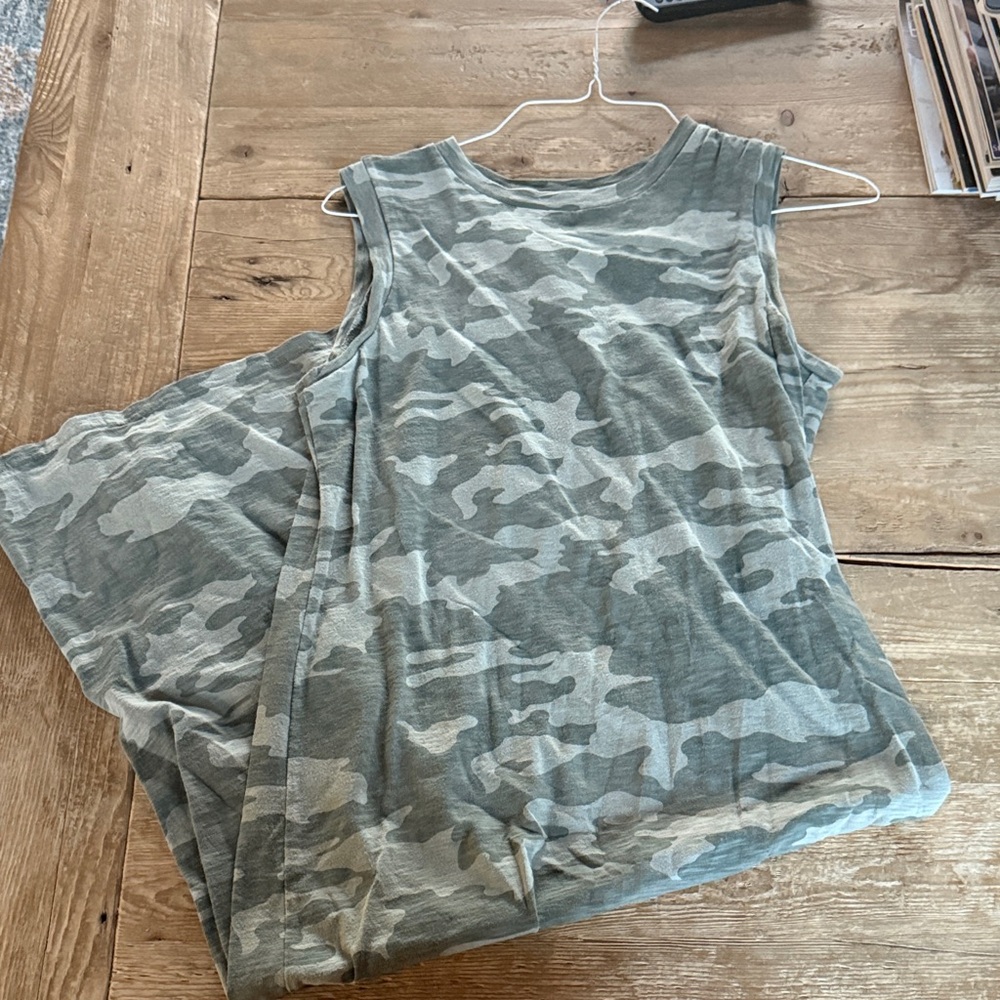 Universal Thread Green Camouflage Tank Top